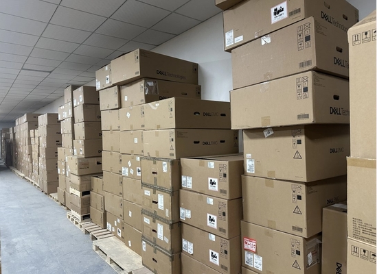 Pronto para enviar Dell PowerEdge R760 2U Rack Server com processador 2.1GHz Frequência principal
