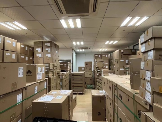 S5735-L48T4X-A1 Telecomunicações 48 Portos 10 Gig SFP Switch de rede com taxa de transmissão de 10000Mbps